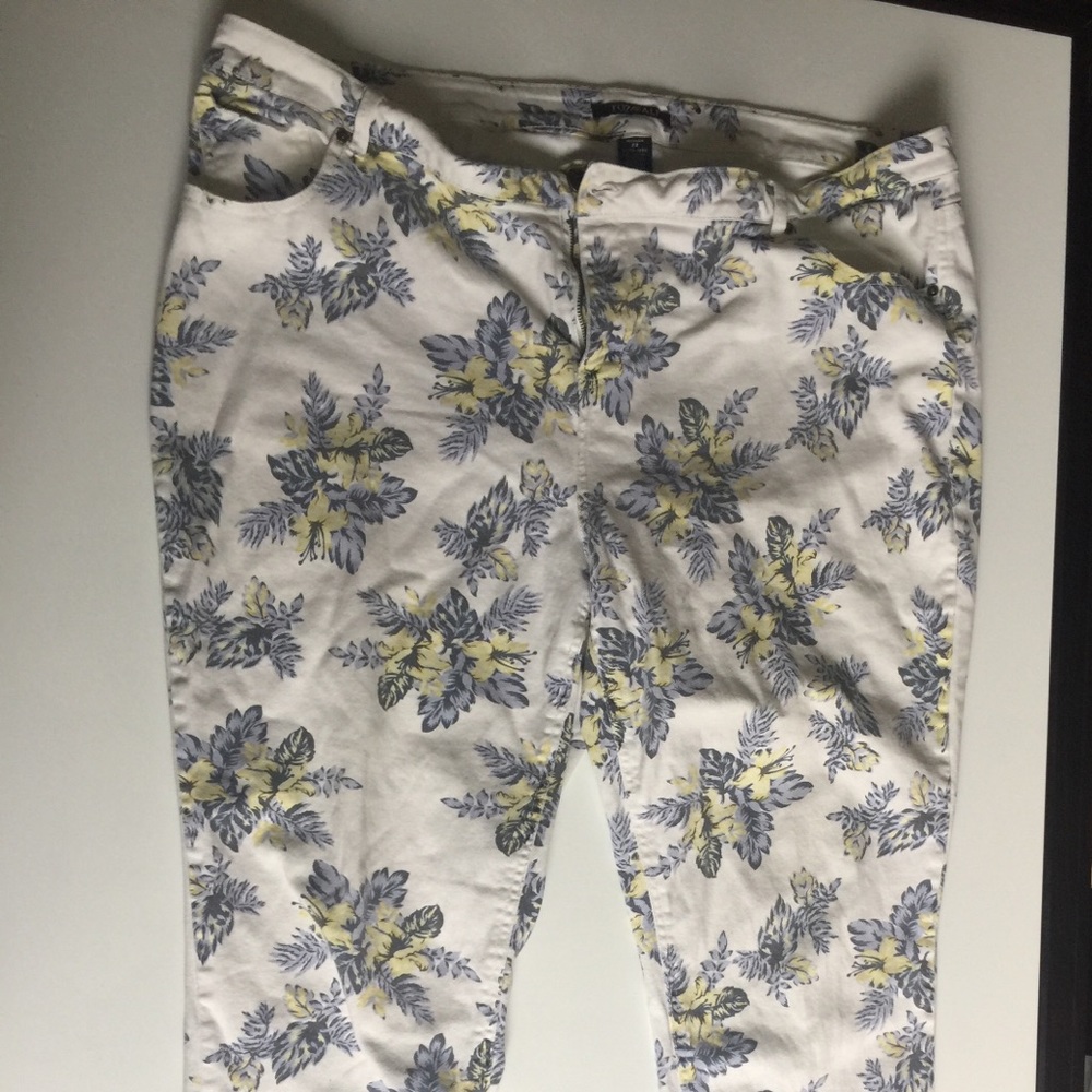 Clearance $7 Plus Size Floral 3/4 Jeans